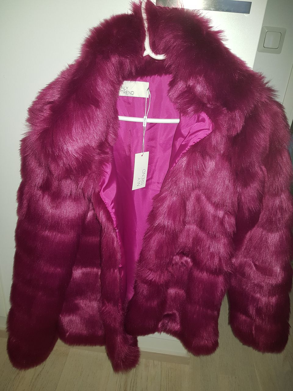 Faux fur takki fuchsian punainen tekoturkis takki