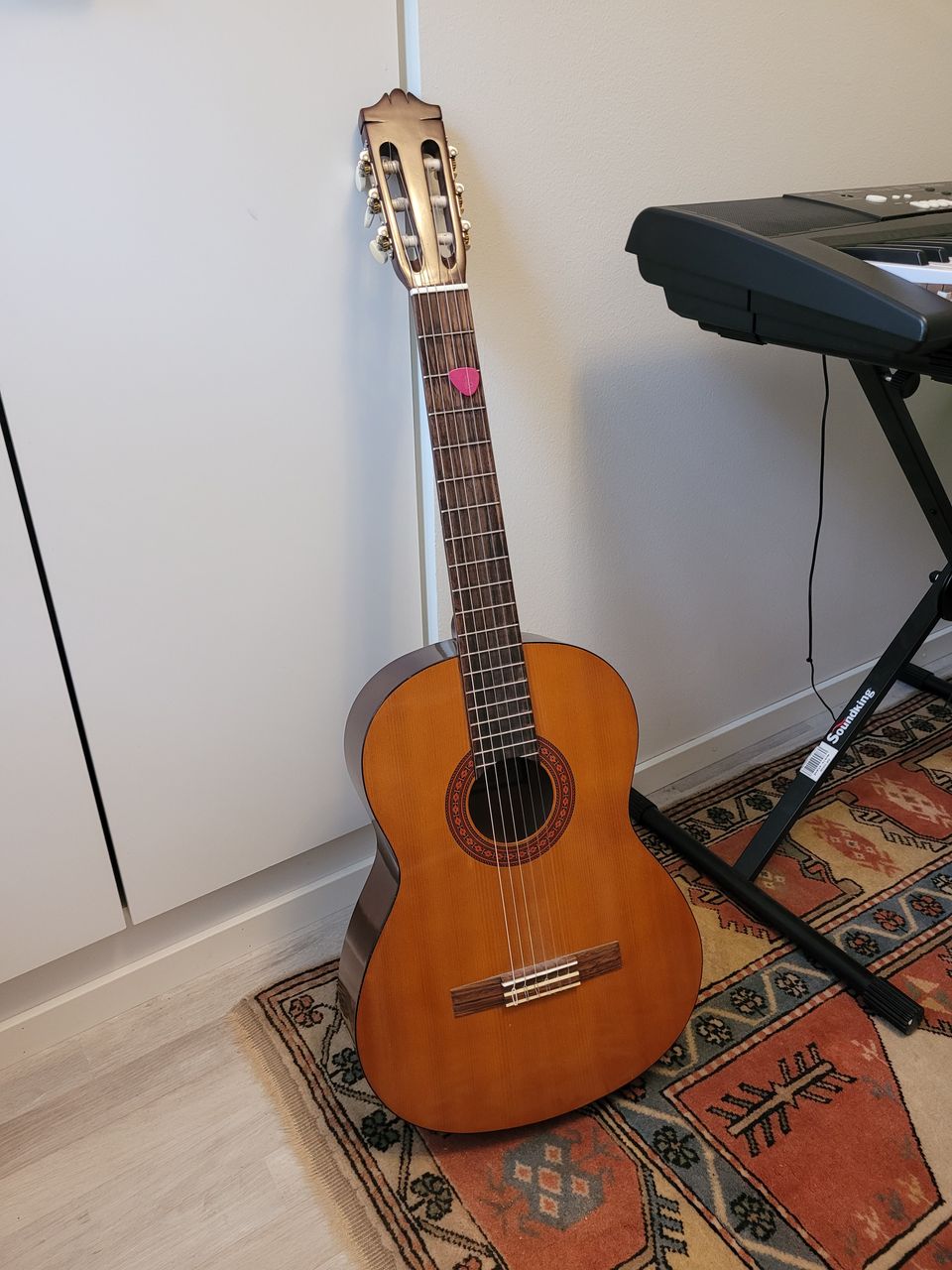 Yamaha C40 kitara