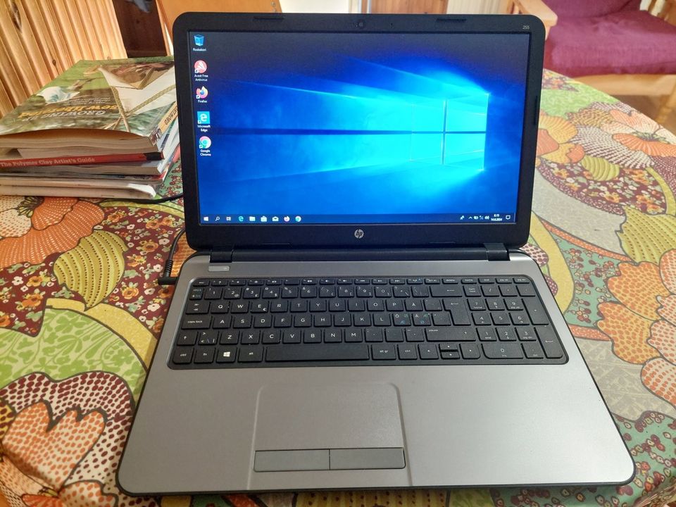 HP 255 G3 , 8 GB, 120GB, Win10 Home, akku n. 1.5 tuntia