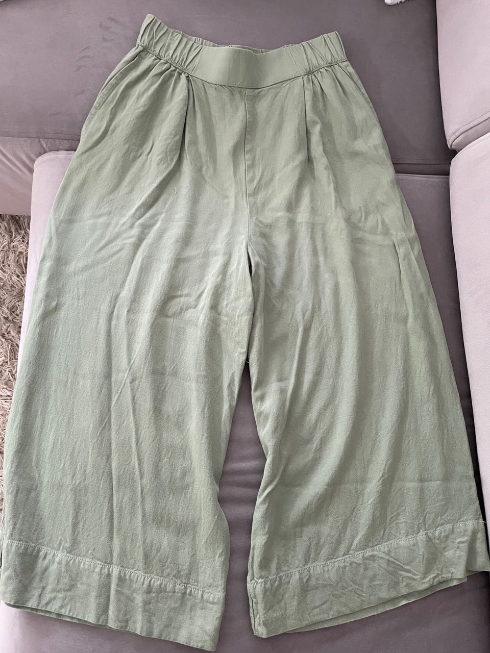 Kauniin vihreät culottes-housut, koko M