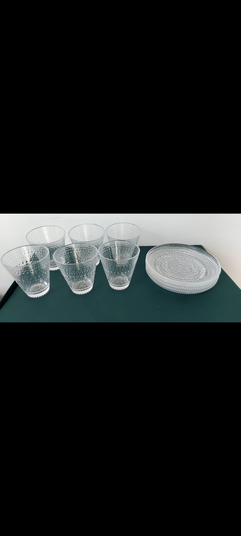 Iittala setti 4 lautaset ja 6 lasit.