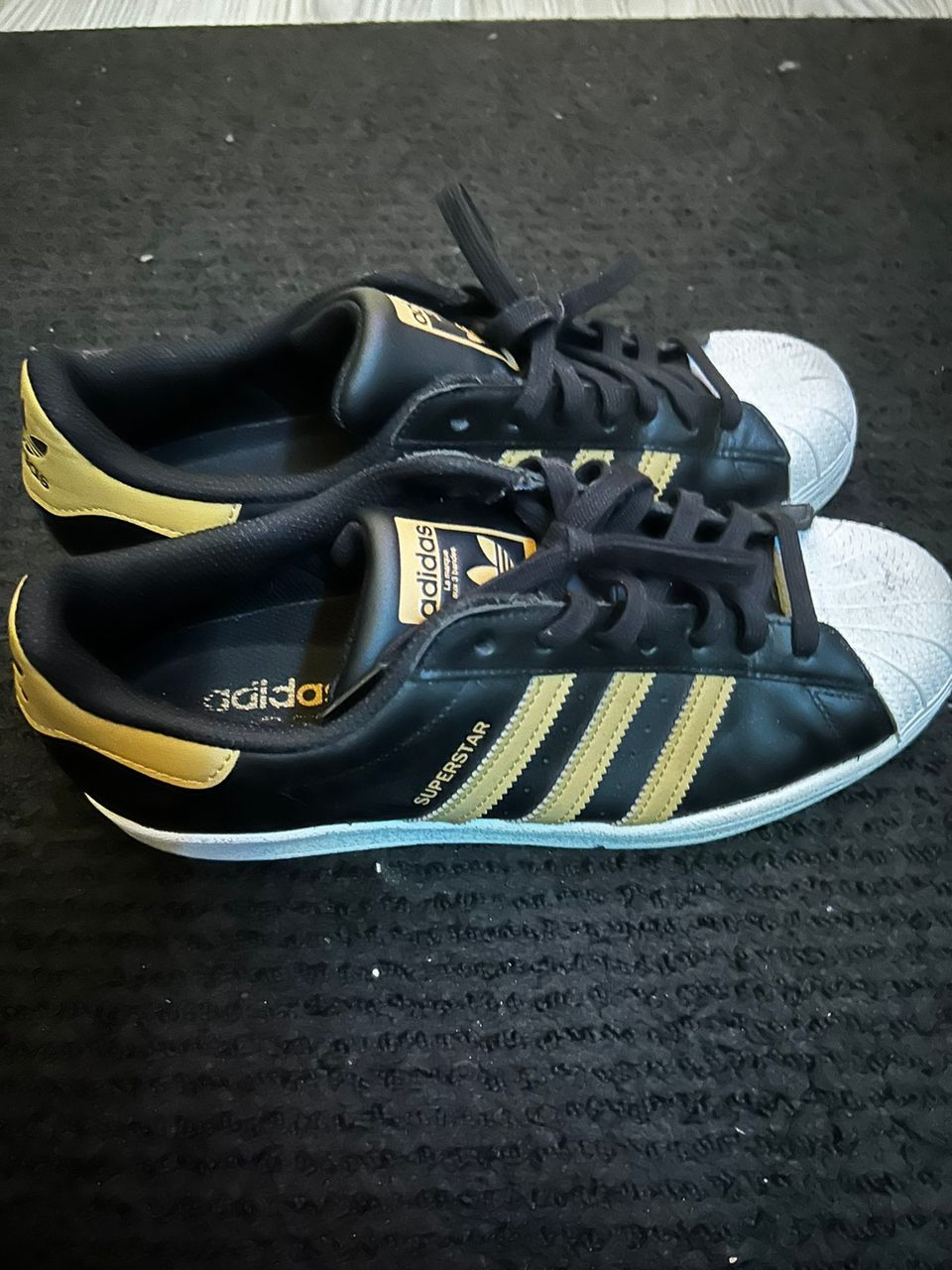 Adidas kengät