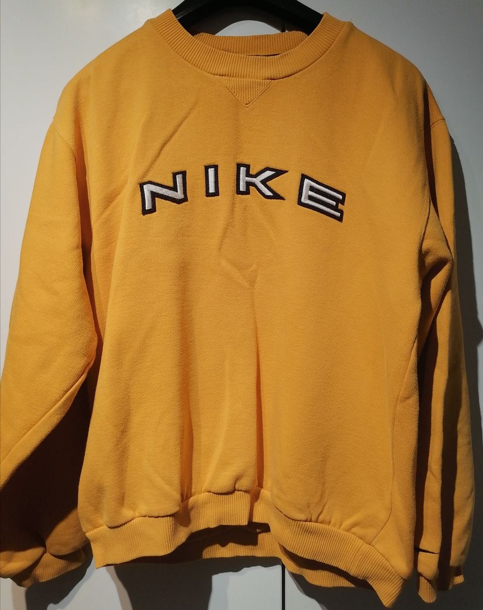 Nike college, Disney vintage paita, Frank Shorter Tracksuit