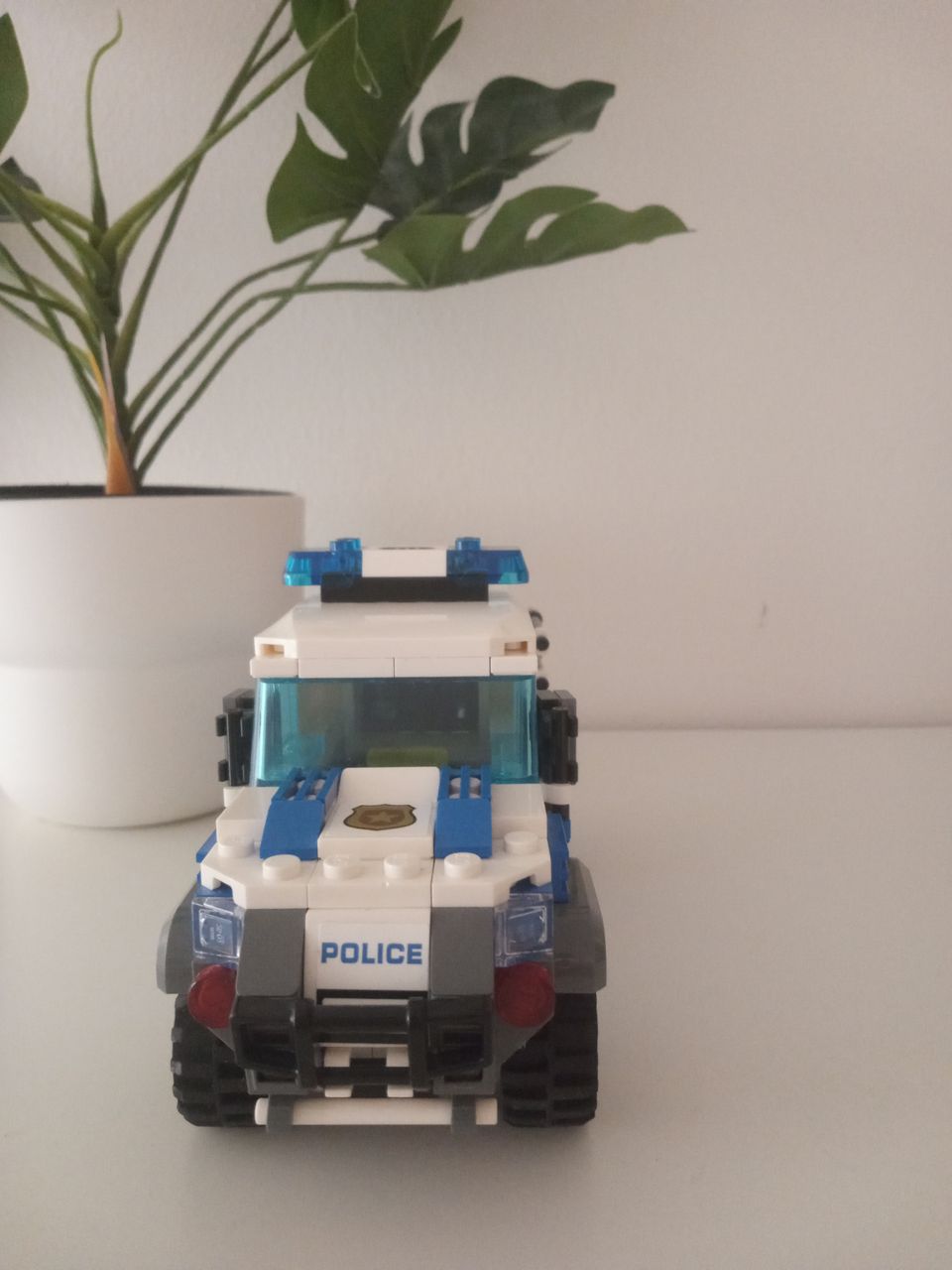 Lego poliisipakettiauto