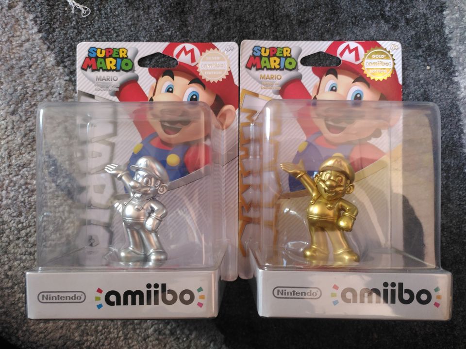 Amiibo gold Mario and silver mario