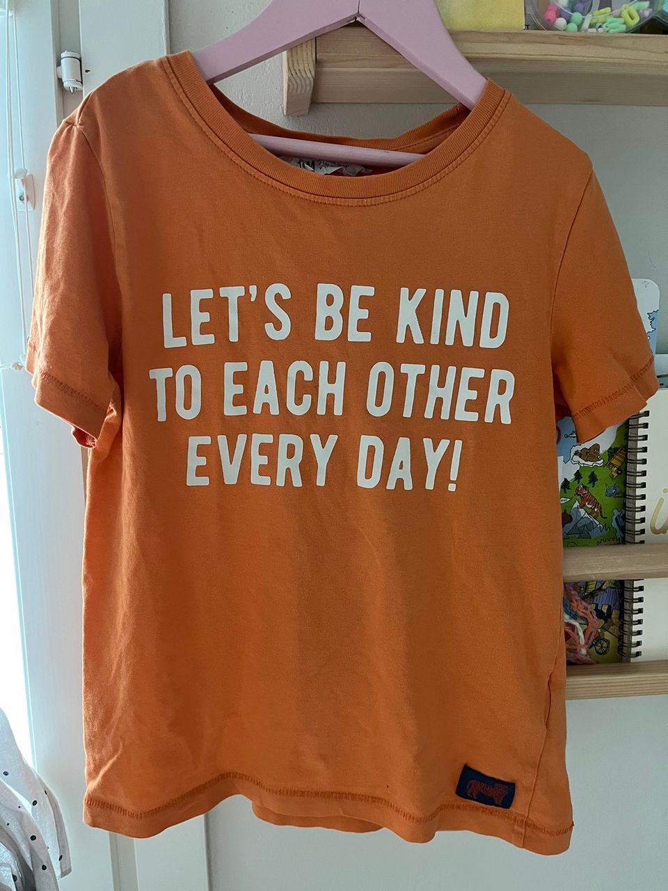 Oranssi H&M t-paita tekstillä 122/128cm