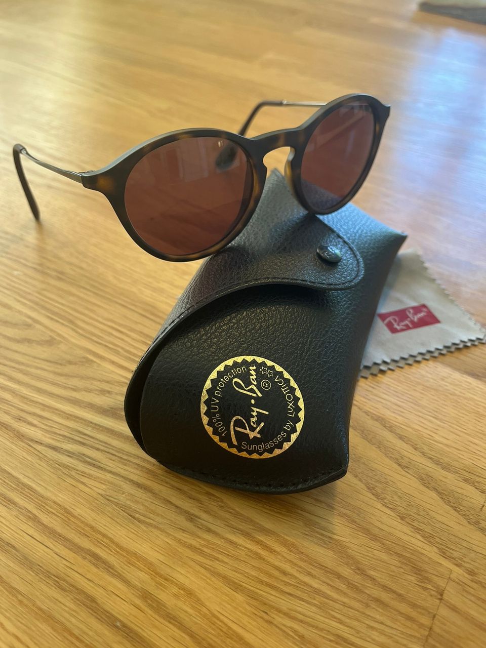 Ray-Ban aurinkolasit