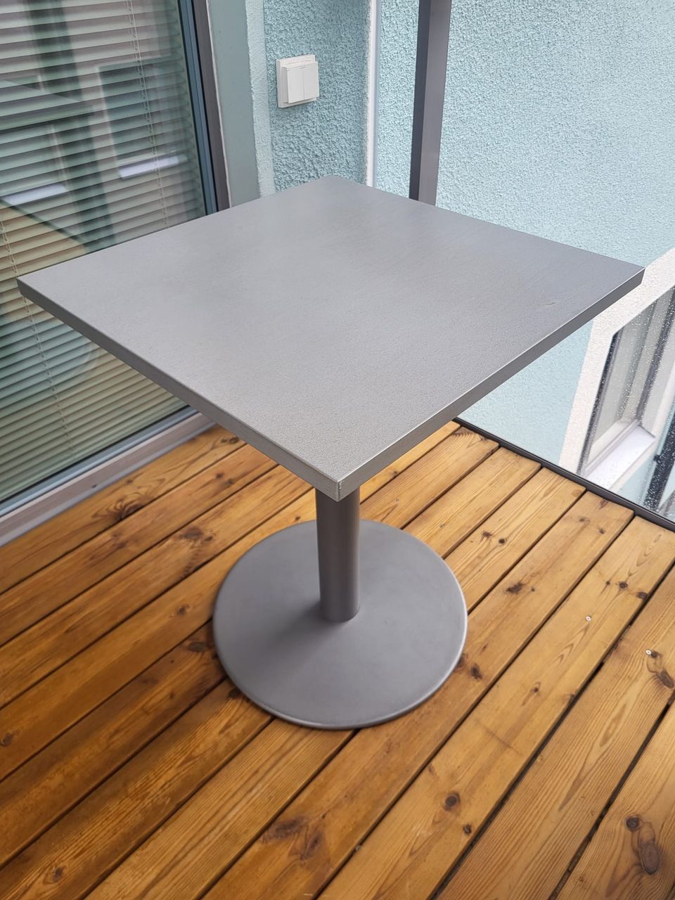 Pöytä 60cm x 60cm