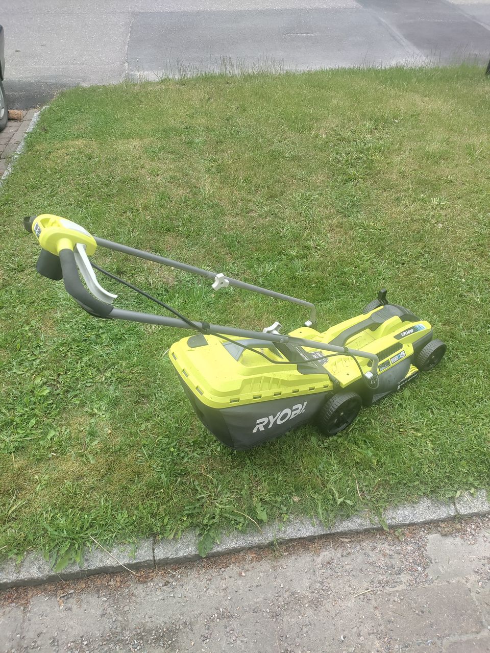 Ryobi ruohonleikkuri 1300w