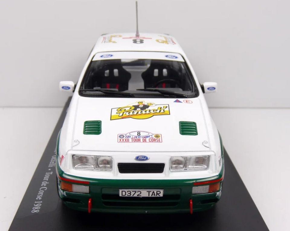 1988 Ford Sierra Cosworth RS500 paketissa 1:24 ralliauto 18cm metallinen auto