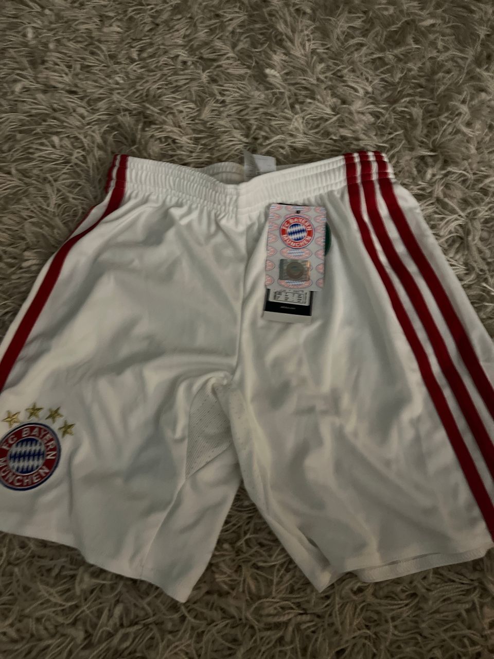 Bayern Munchen Adidas shortsit 140 cm, uudet