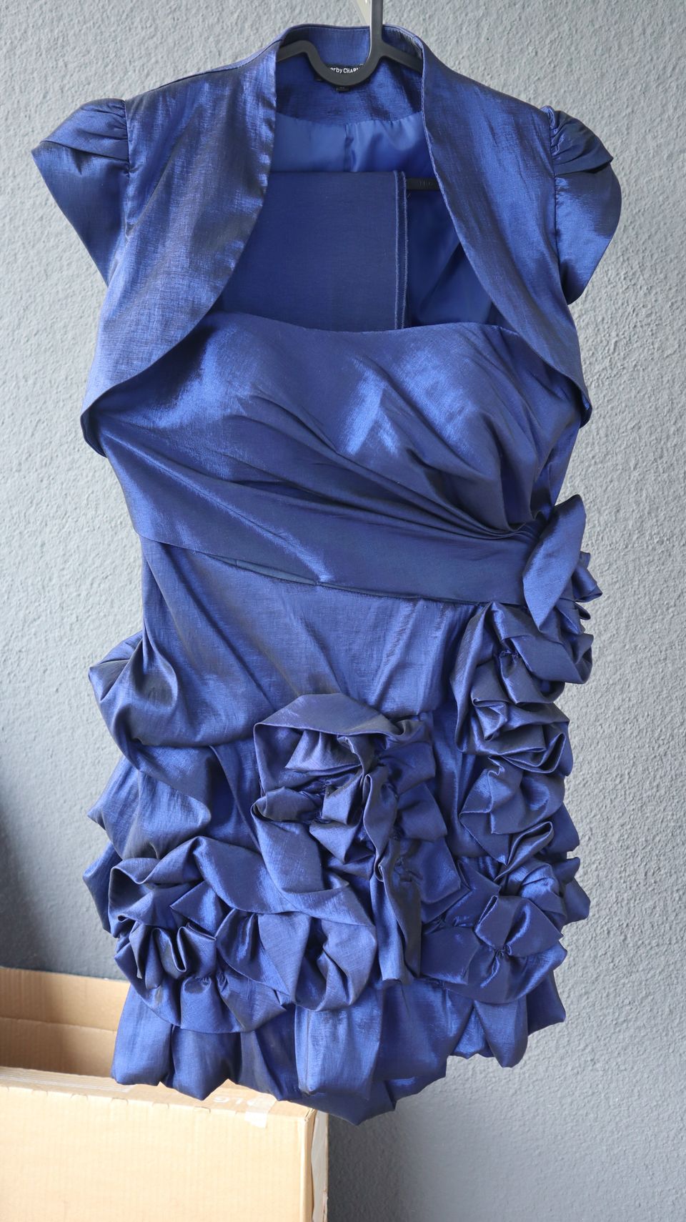 Tummansininen mekko, 38 koko