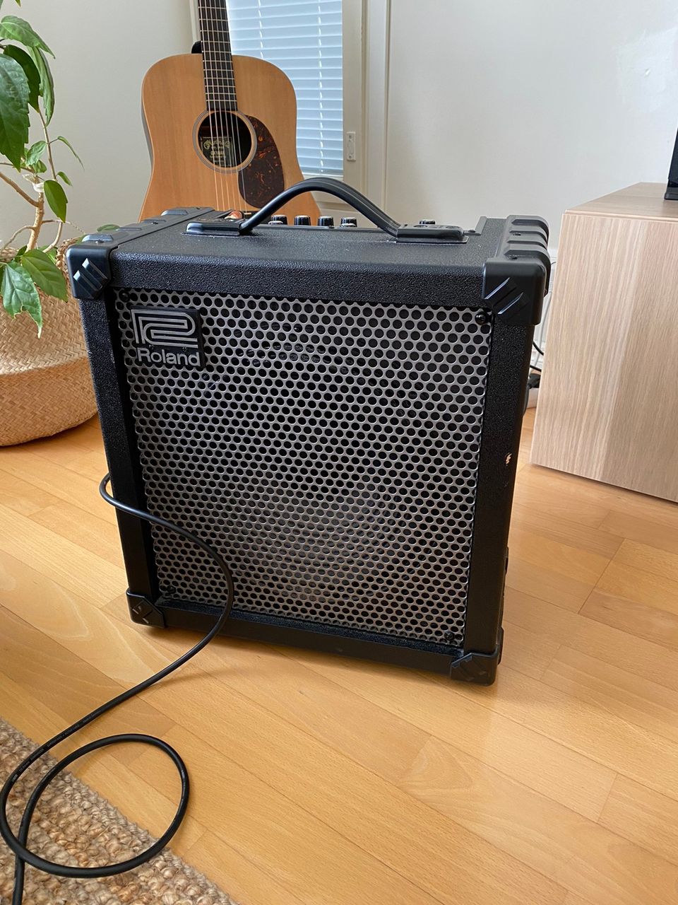 Myydään Roland Cube 60 kitaravahvistin