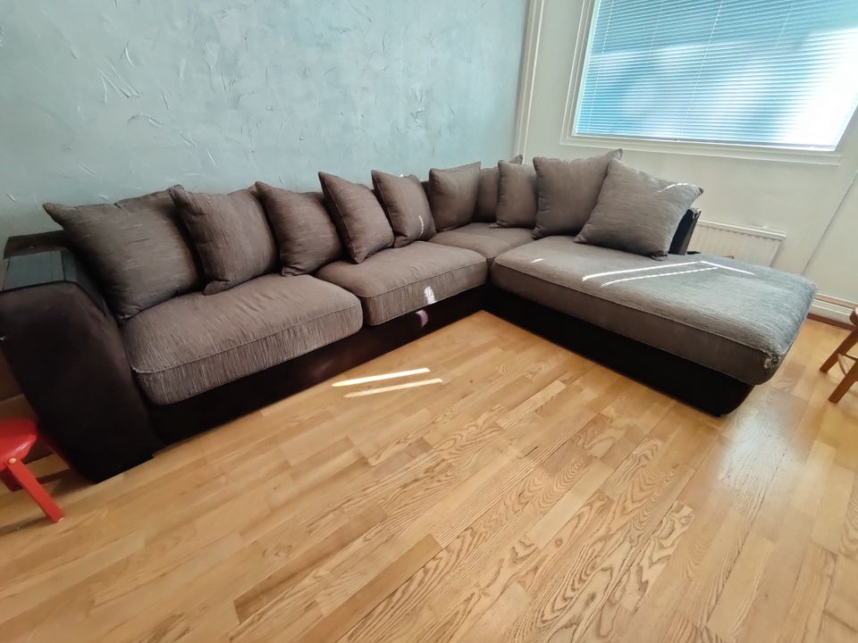 Iso sohva