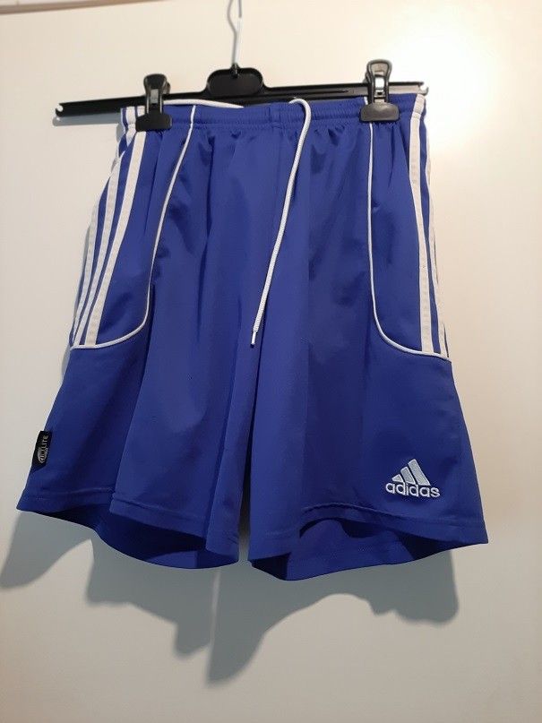 Adidas shortsit