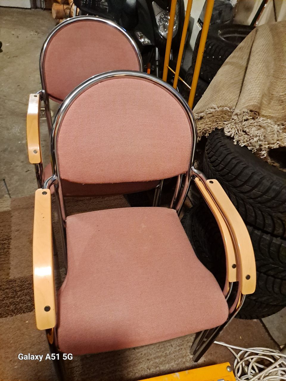 kuvan tuolit