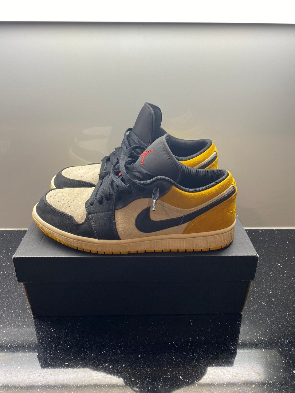 Jordan 1 low gold black