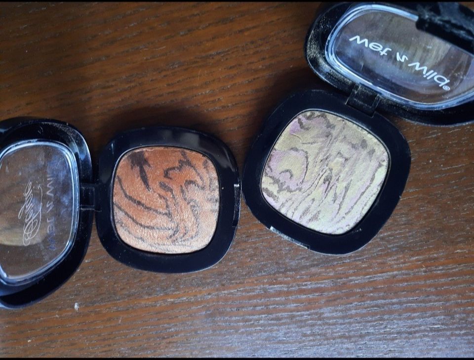 Wet n wild highlighter ja bronzer. Yht.10e. Meikit meikki