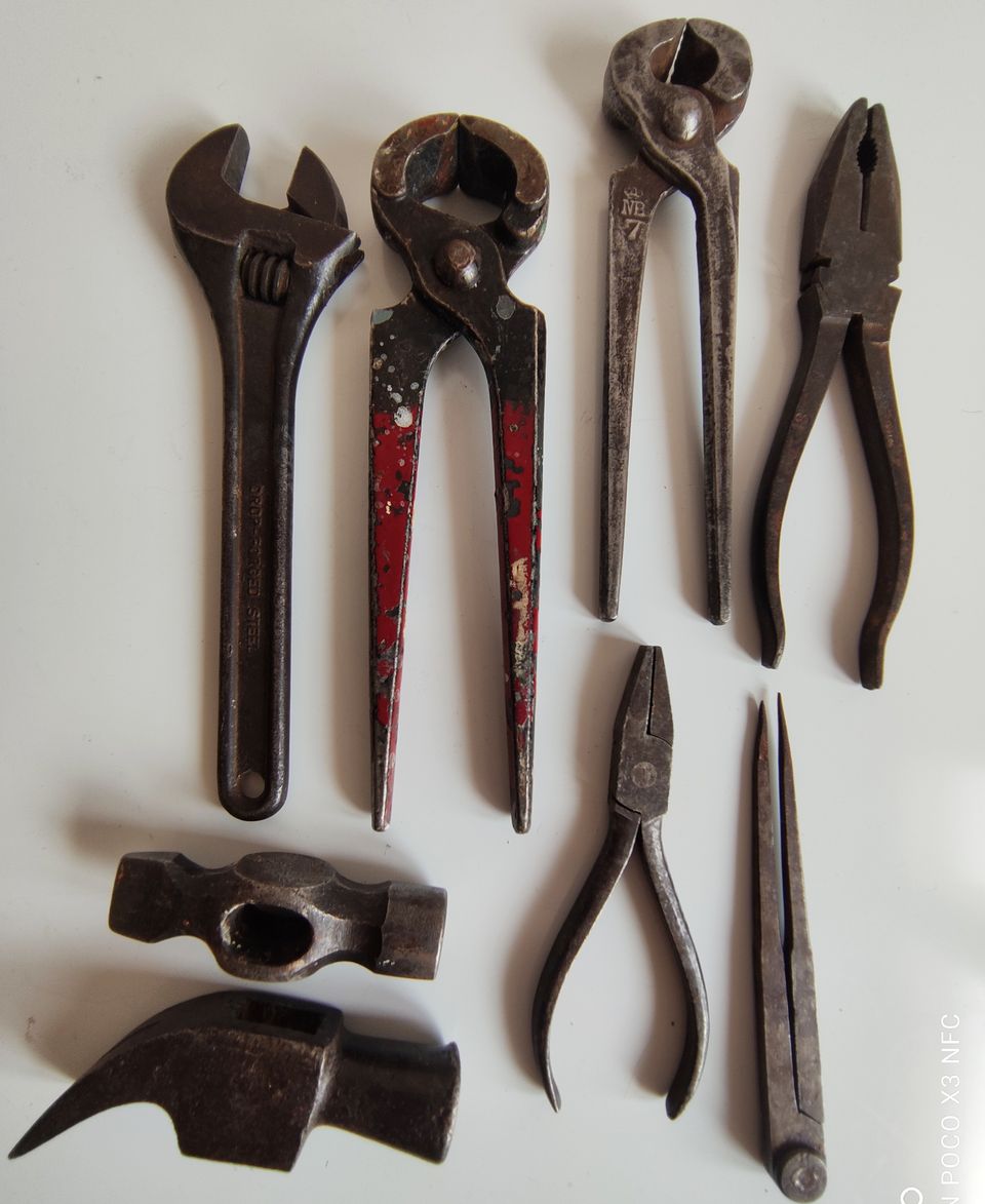 Vanhat käsi työkalut