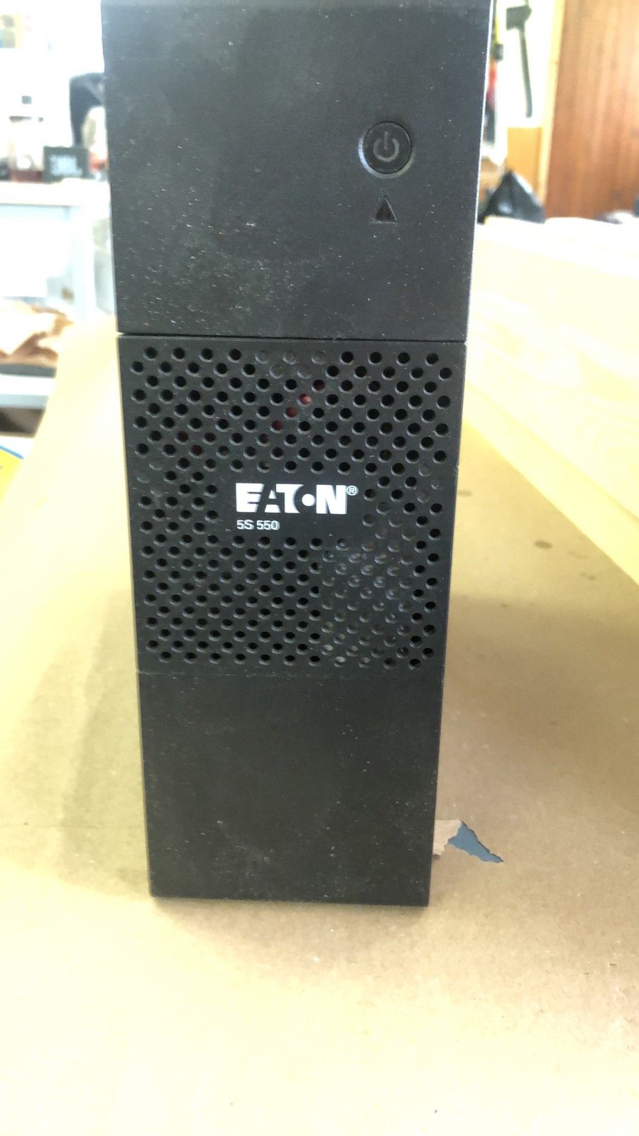 Eaton 5s 550 UPS varavirtajärjestelmä invertteri akulla