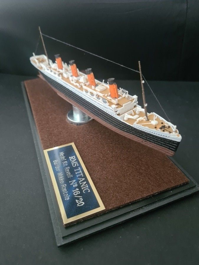 RMS TITANIC 16/20