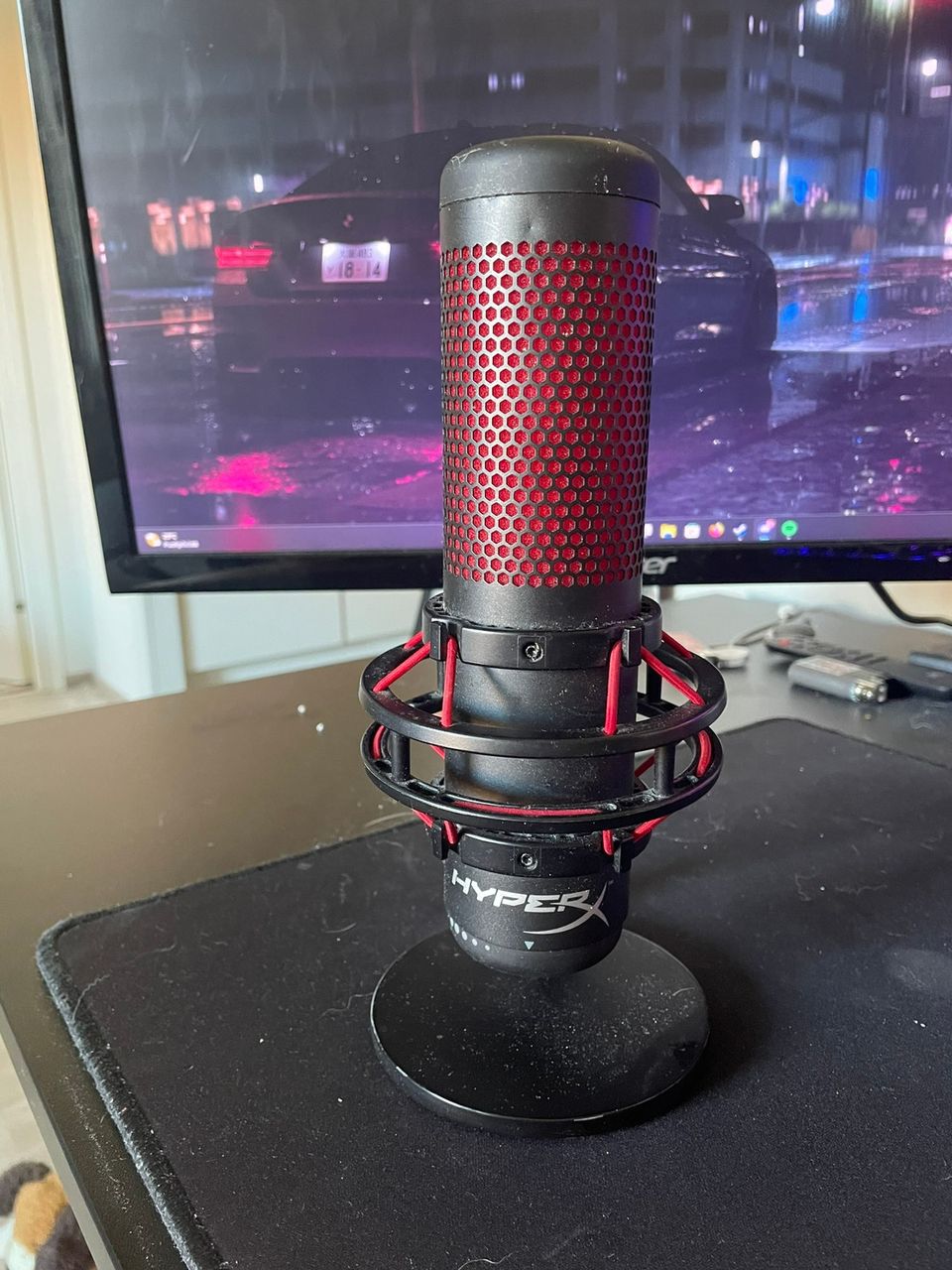 Hyper x Quadcast pöytämikrofooni