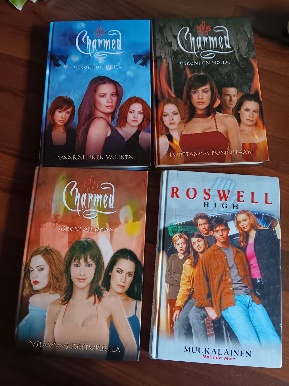 Charmed- ja Roswell high - kirjat