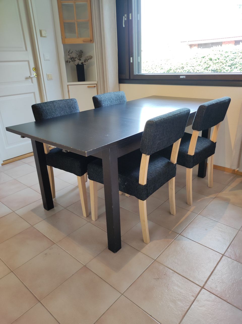 Ikea jatkettava ruokapöytä (ei tuoleja)