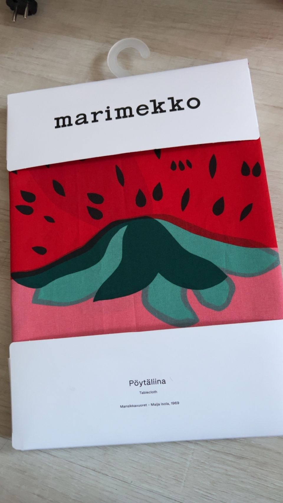 Marimekko mansikkavuoret pöytäliina