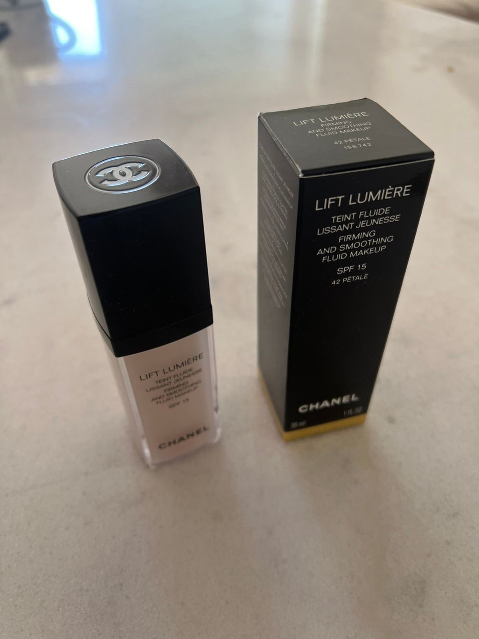 Chanel Lift Lumière meikkivoide UUSI