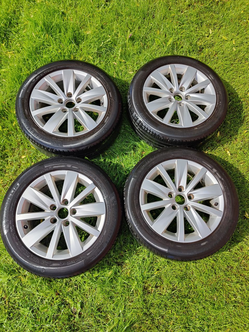 VW Passat 16" vanteet kesärenkaineen 205/55R16