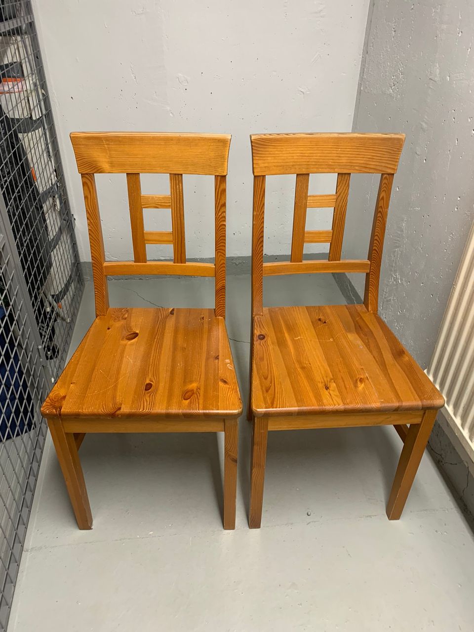 Tuolit puuta 2 kpl tuoli