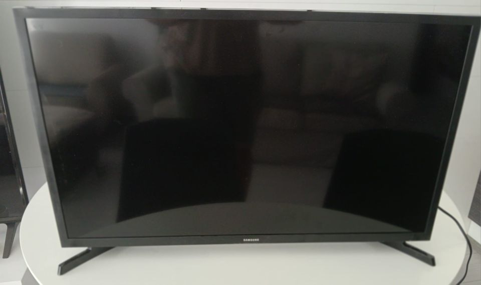 Samsung UE32T4302AE 32" HD Smart LED TV