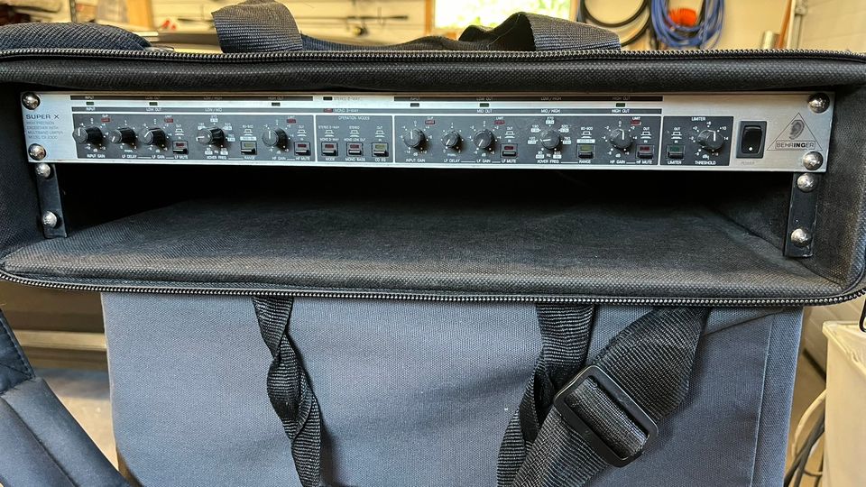 Behringer Super X CX2300 aktiivijakosuodin