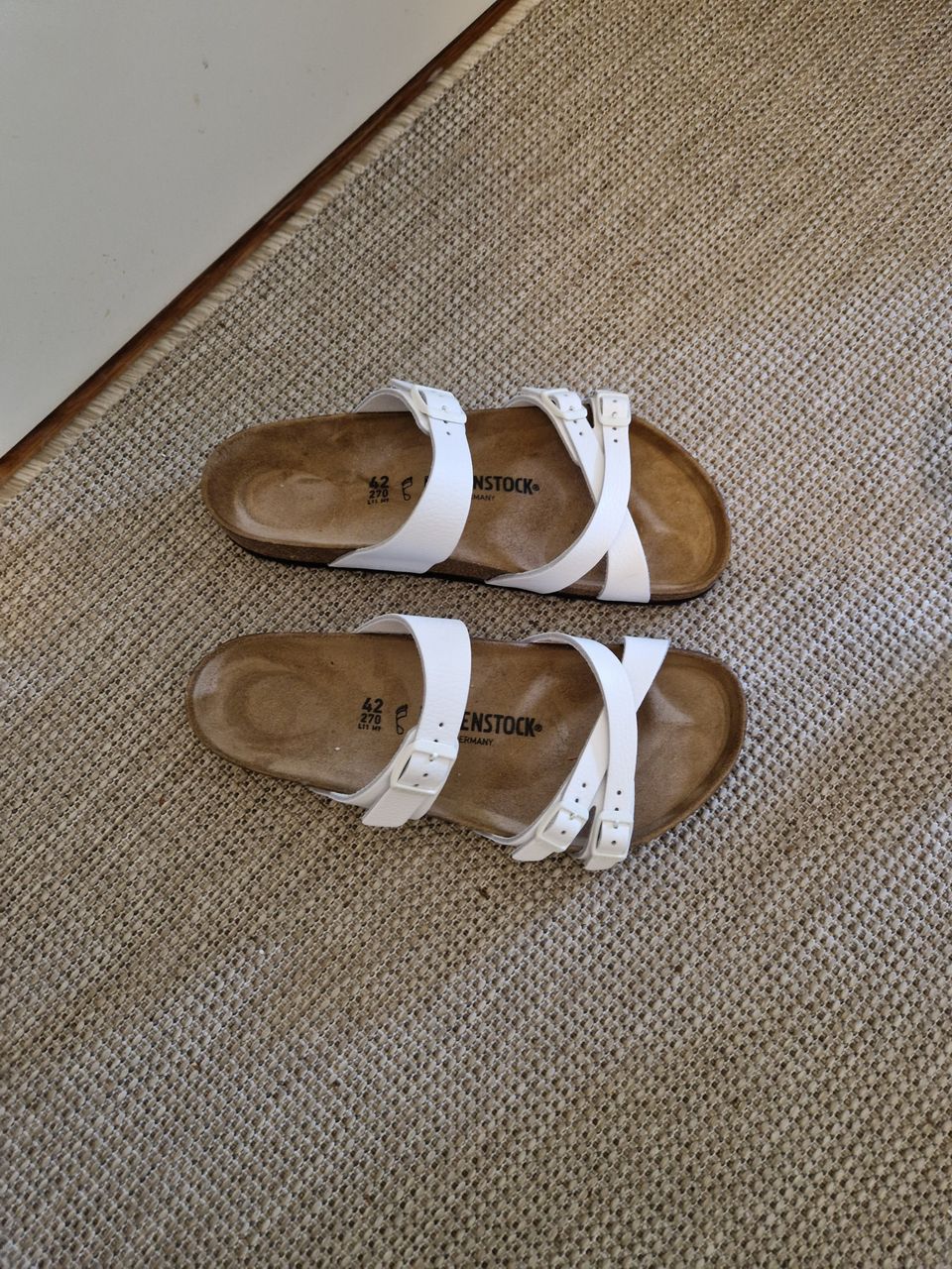 Valkoiset Birkenstock sandaalit