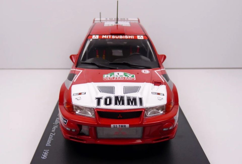 Auto Mitsubishi Lancer Evolution VI 1999 Tommi Mäkinen 18cm 1:24 pienoismalli