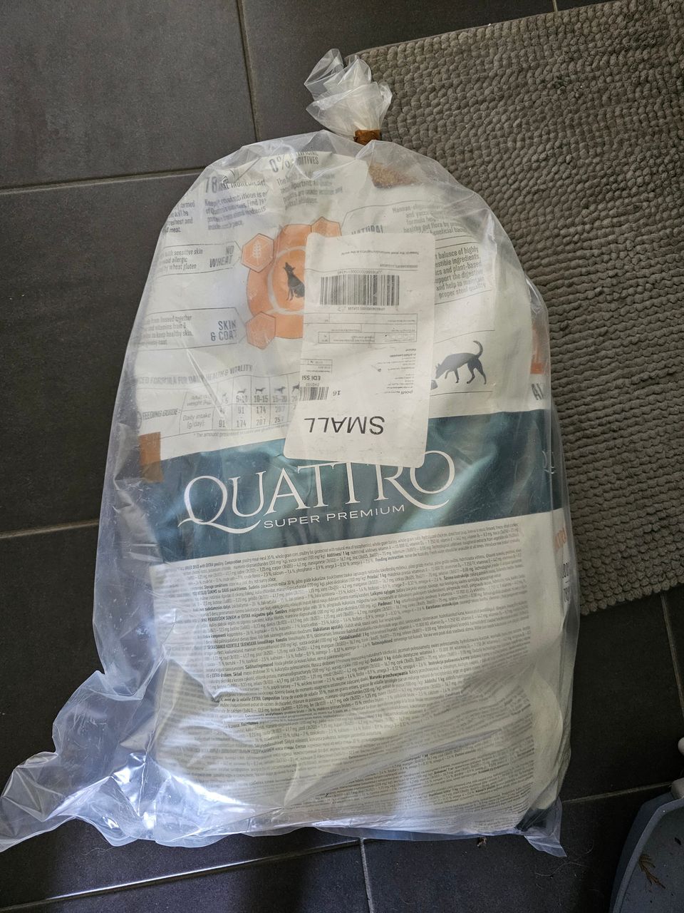 Quattro adult all breed 12kg säkki