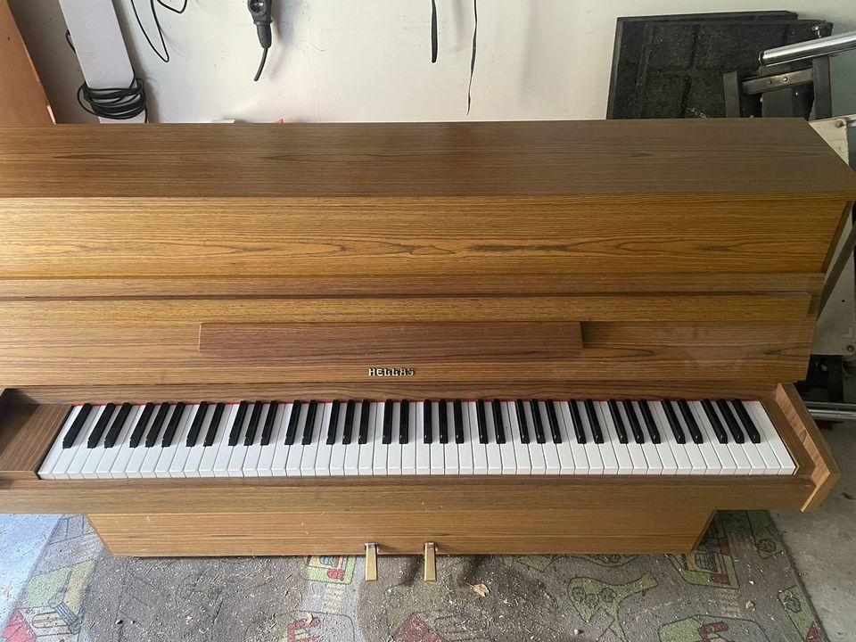 Hellas piano