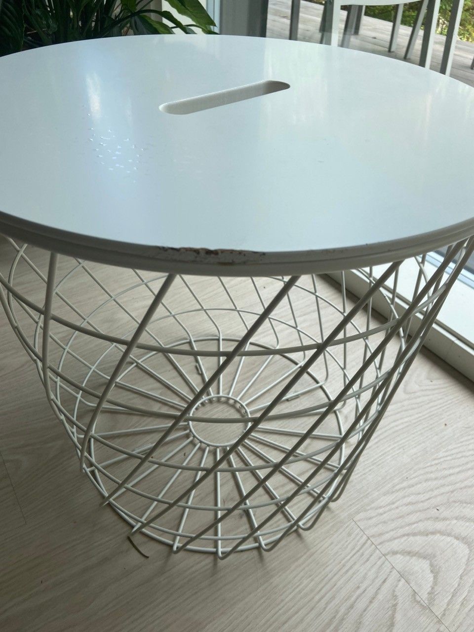 Valkoinen Kvistbro säilytyspöytä