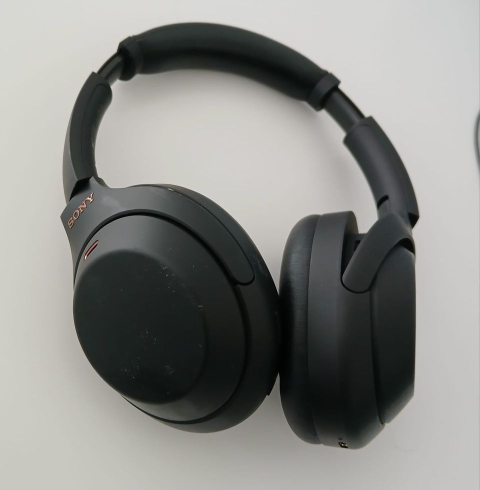 Sony WH-1000XM4 -Bluetooth-vastamelukuulokkeet, musta