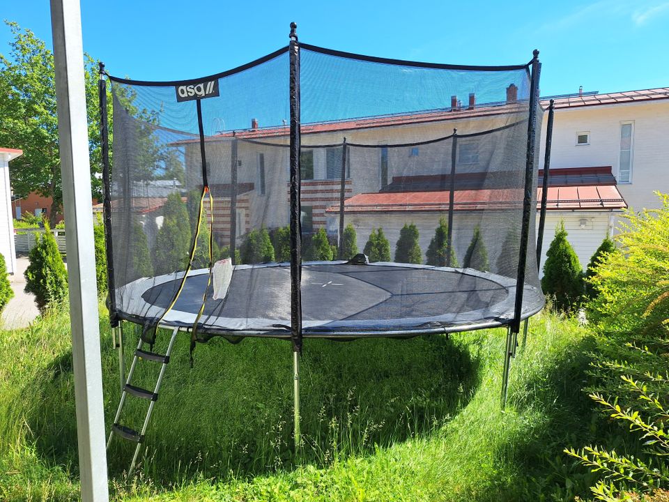 Trampoline with ladder, !Last day 25 June!