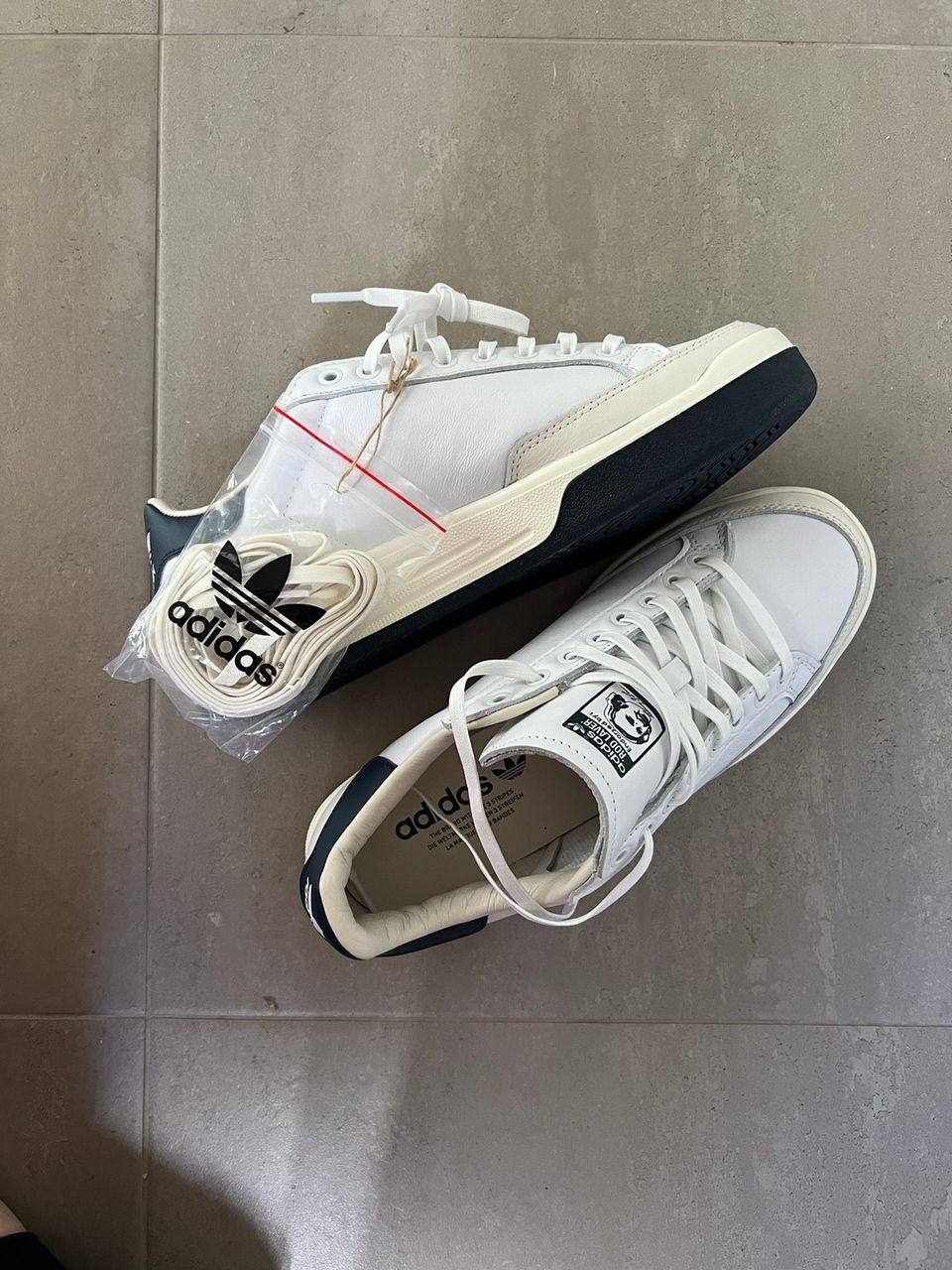 Adidas rod laver kengät nahkaa