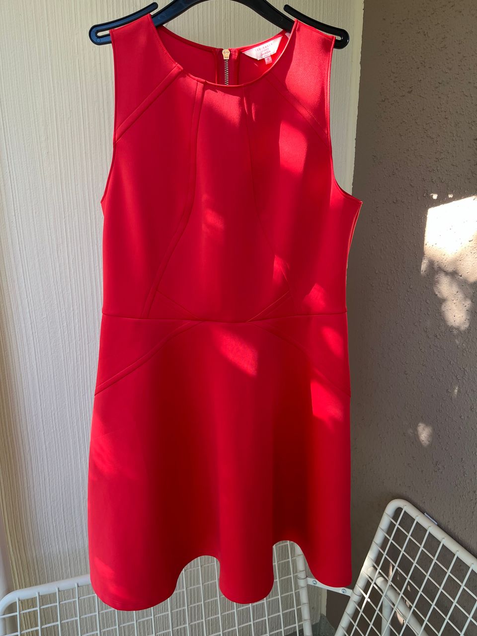 Ted Baker korallinpunainen mekko koko 4