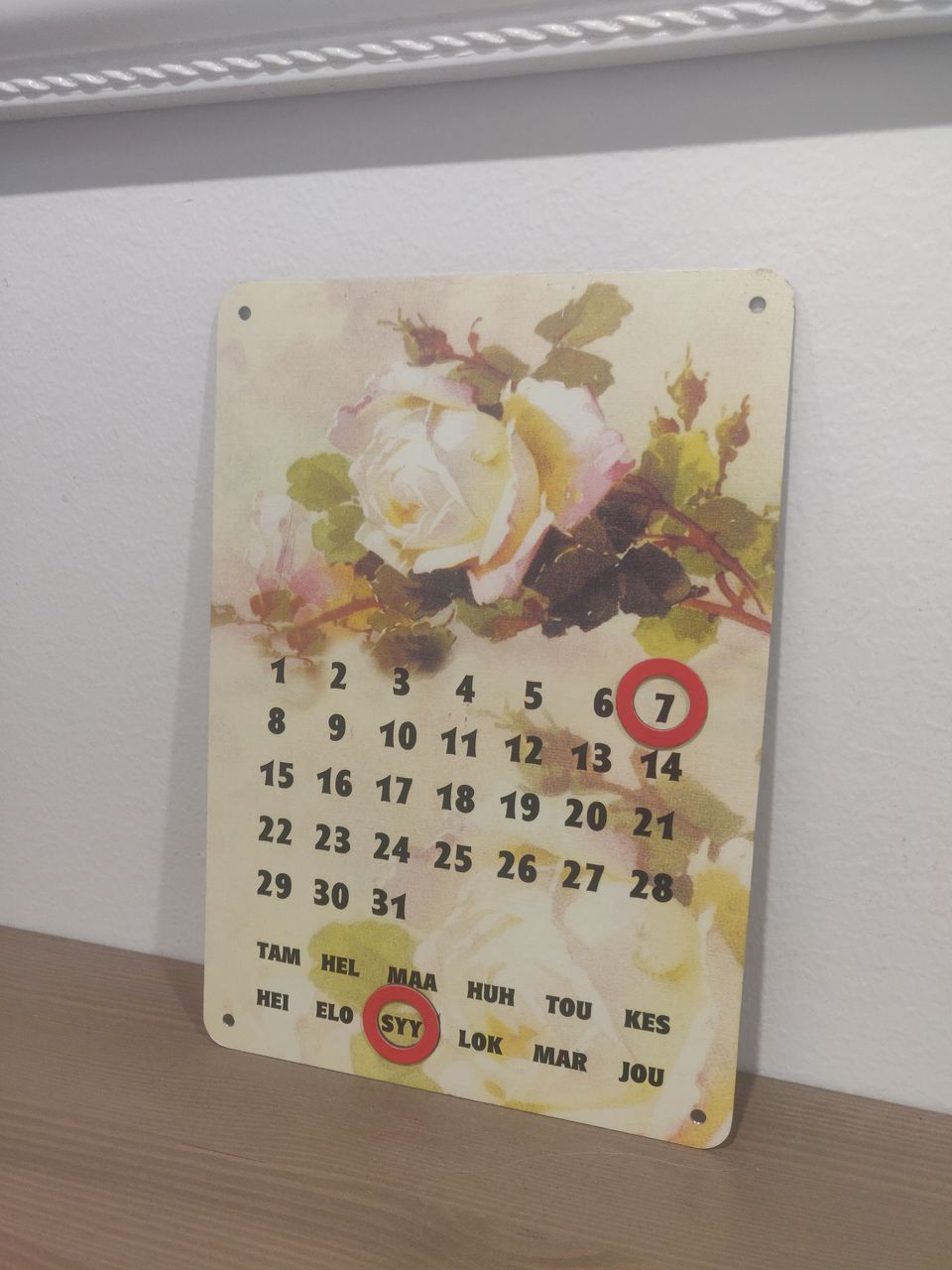 Metallinen kalenteri (esim seinälle)