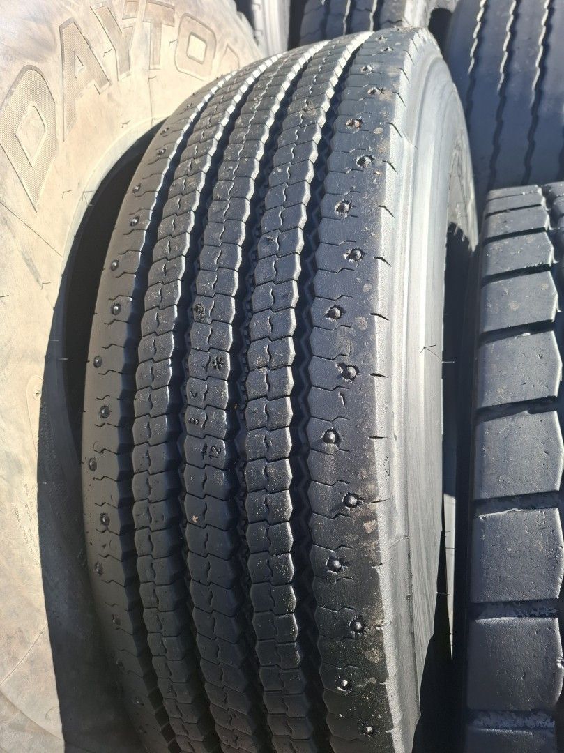 315/80R22.5 Nokian nastoilla.