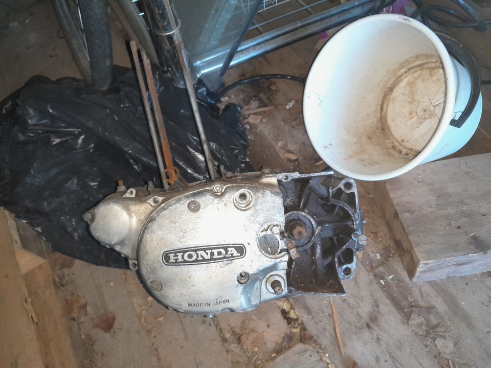 Honda CB125E moottori