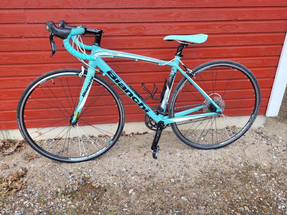 Bianchi maantiepyörä