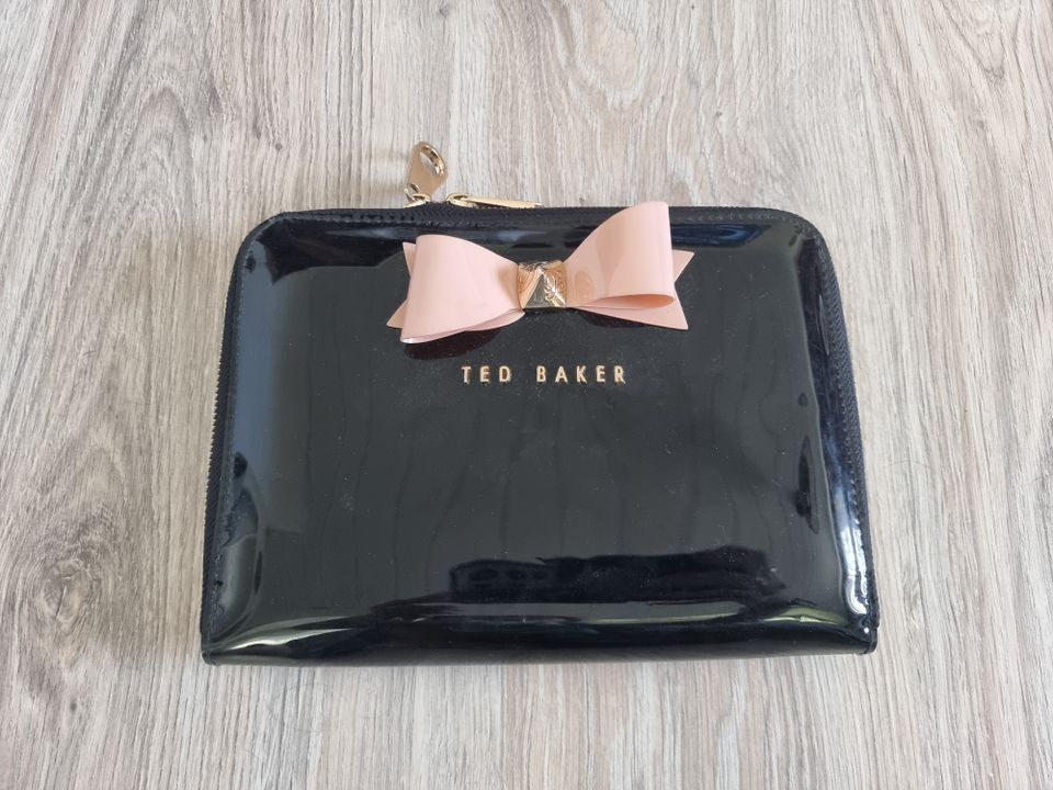 Ted Baker käsilaukku