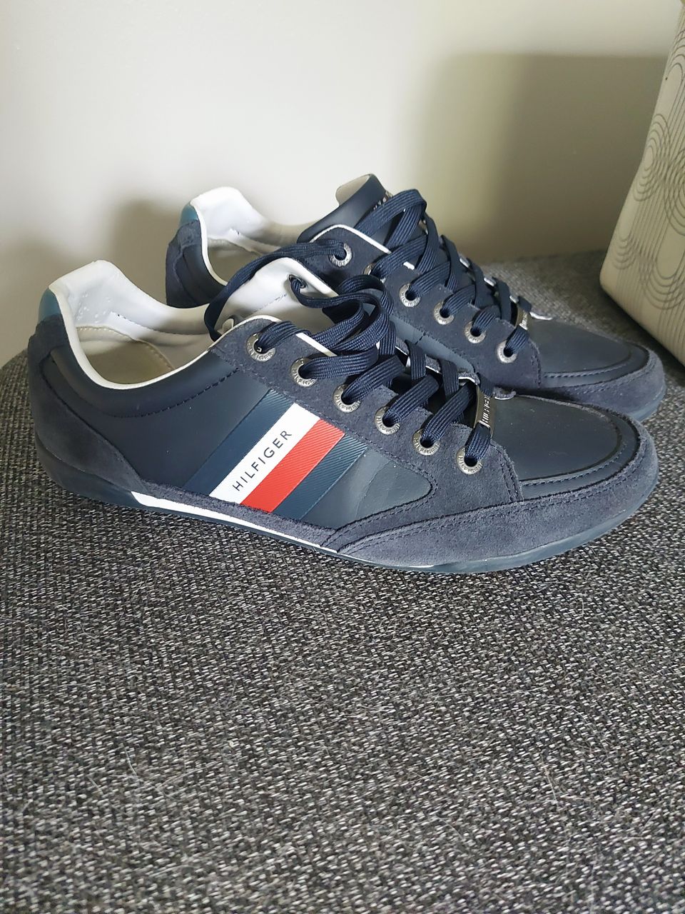 Tommy hilfiger kengät 42