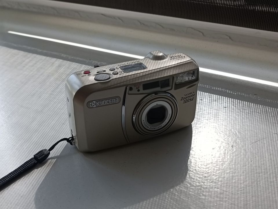 Yashica Zoomate 120SE